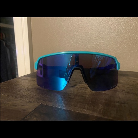 Oakley sunglasses - Picture 2 of 3